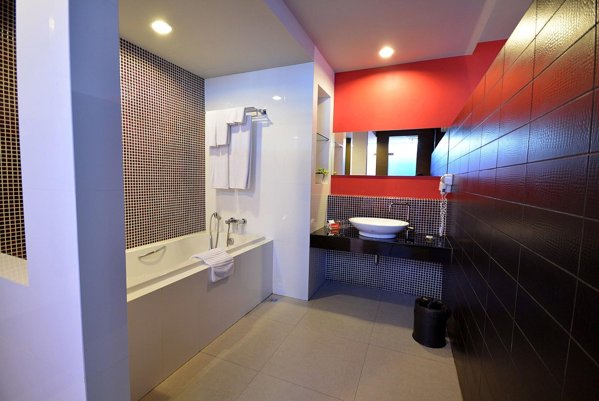 Tsix5 Hotel Pattaya Dış mekan fotoğraf